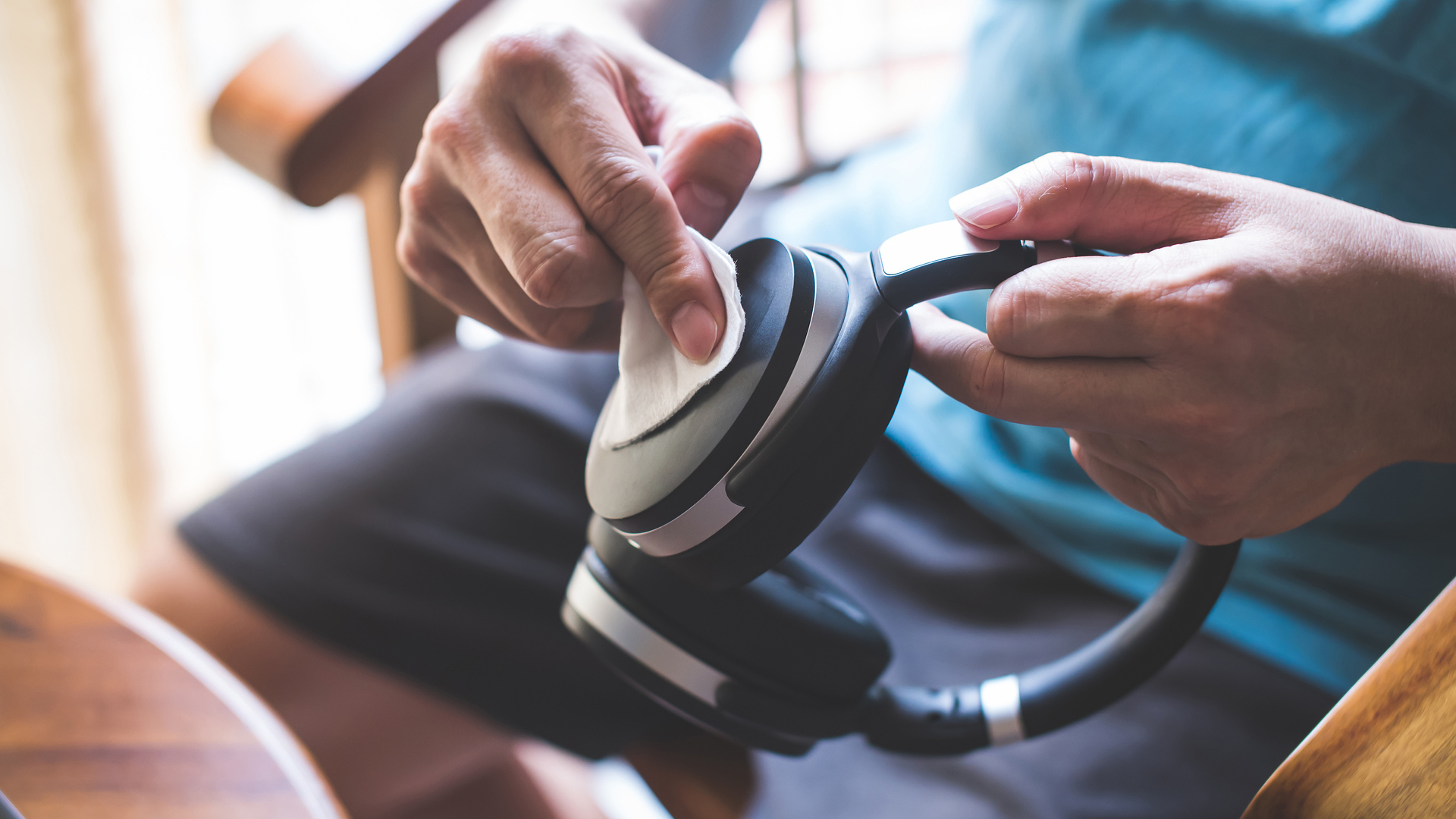 How To Clean Headphones Bemwireless